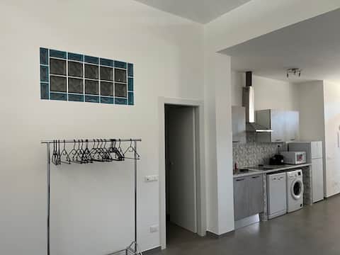 Annuncio Airbnb popolare: Mini loft Rina - La Spezia Migliarina Station a La Spezia
