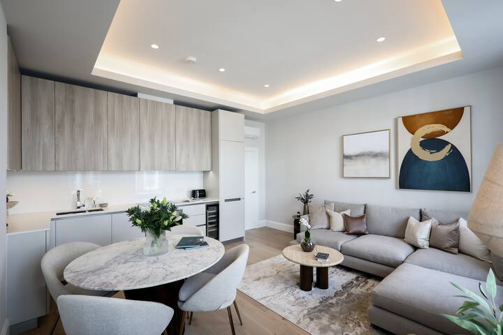 3 Bed with Cinema Room in Portobello Road corner gallery image 2