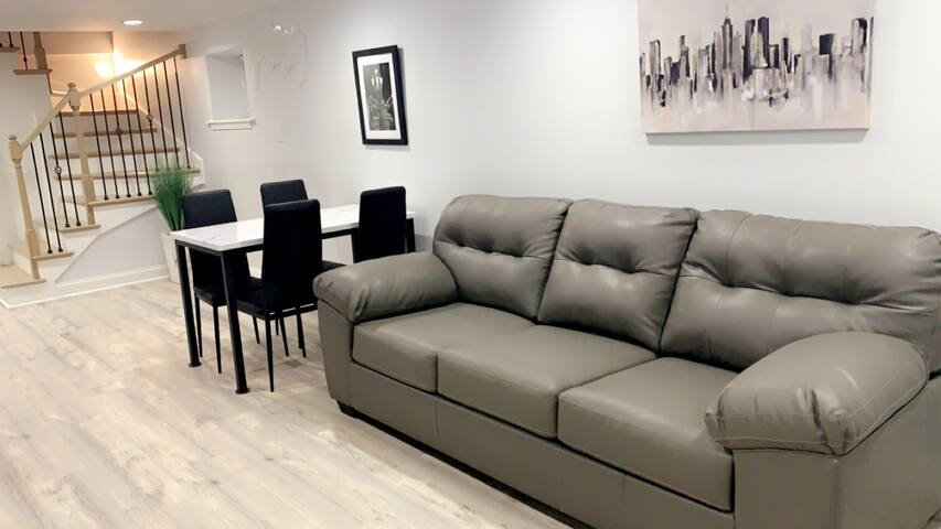 AirBissell-6bd,2 bth in the heart of Lincoln Park gallery image 2