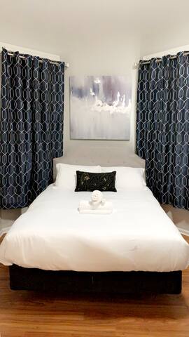 AirBissell-6bd,2 bth in the heart of Lincoln Park gallery image 3