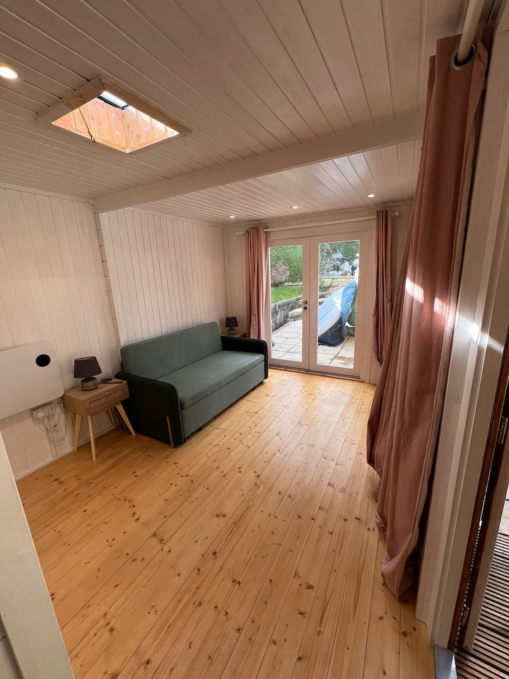Secluded Hot Tub Cabin Retreat, Bromham, Wilts - Chippenham