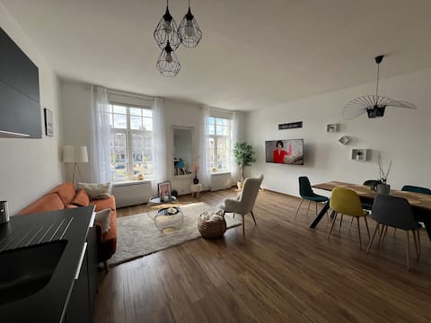 Successful Airbnb property: Large 2-room apartment with view of Grand Place Arras in Arras