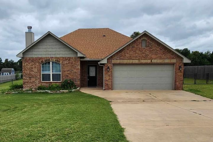 Quiet Acre Retreat. Guest 6. Pet Friendly. Wi-fi.