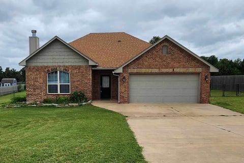 Quiet Acre Retreat. Guest 6. Pet Friendly. Wi-fi.