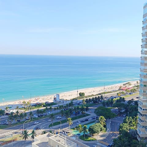Lindo Apto Vista Mar- 50m da praia Barra da Tijuca