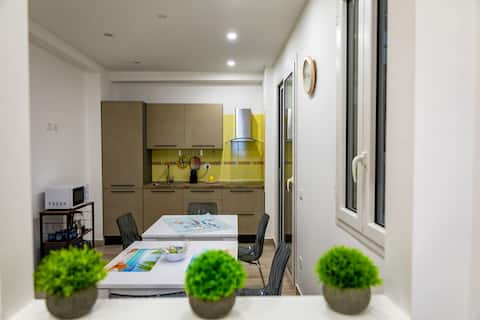 Annuncio Airbnb popolare: with terrace and splendid sea view a Aci Castello