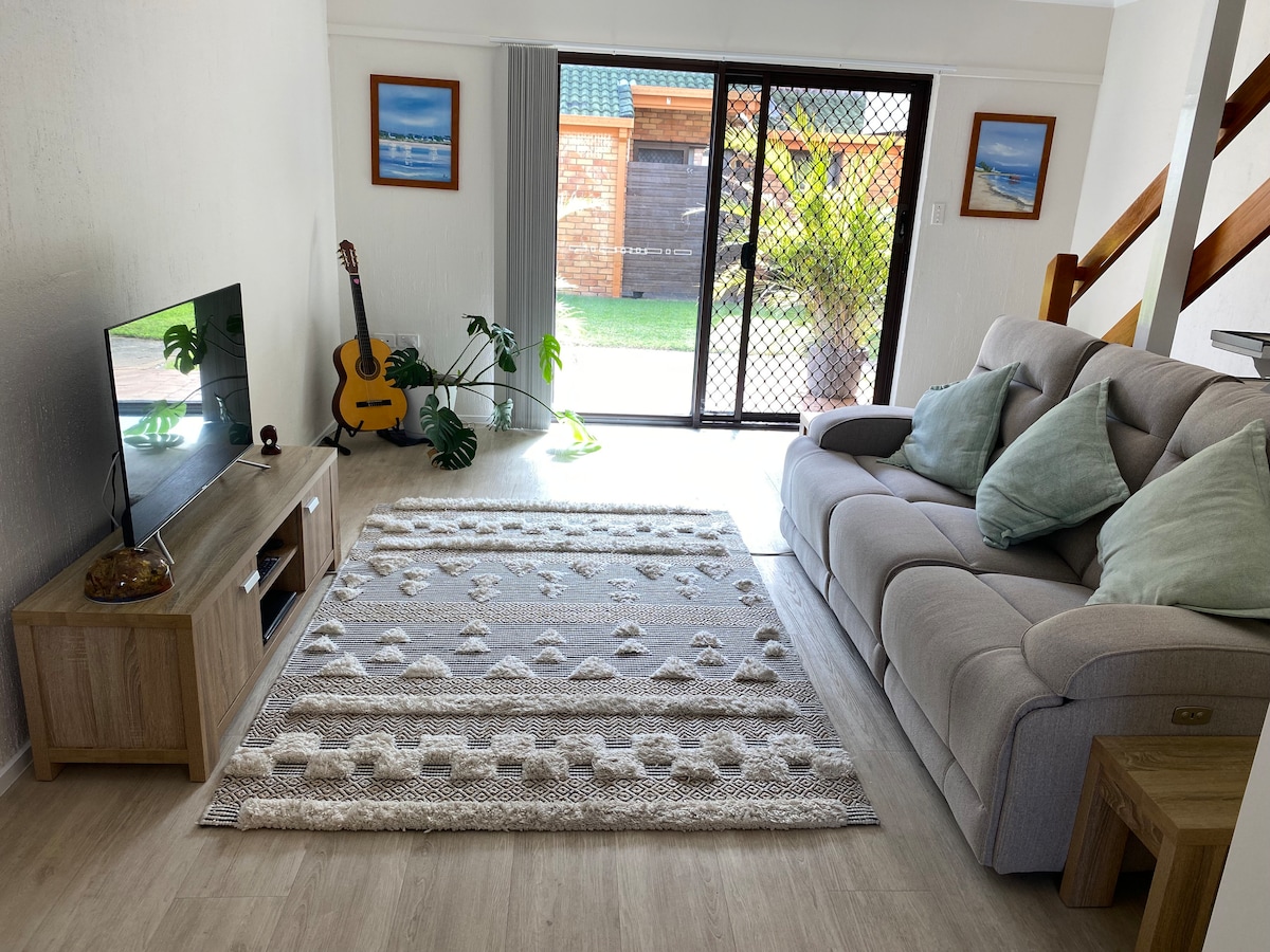 Popular Airbnb listing: Sandunes on the Esplanade. in Torquay