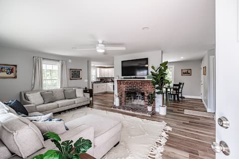 Cozy Family Home w/ Beach Access