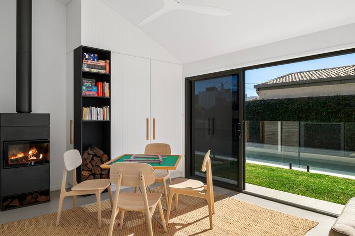 Oceanic House: Award-Winning Beachfront Luxury gallery image 3