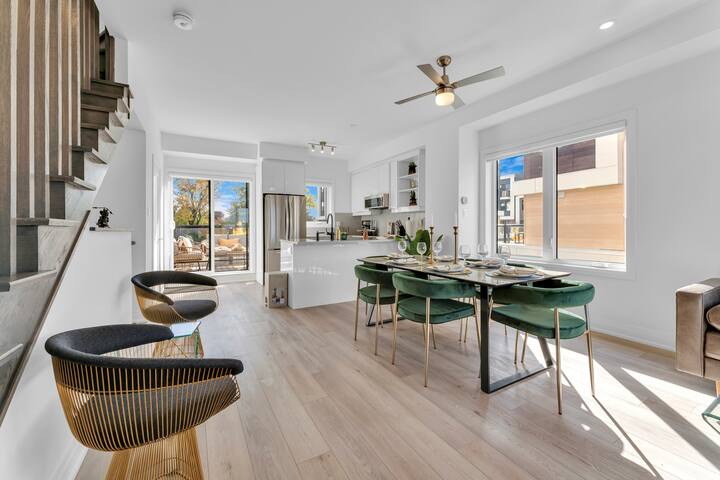 Upscale Townhome Retreat near Downsview Park Blvd gallery image 5