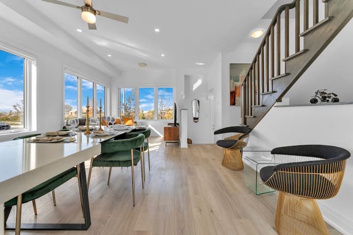 Upscale Townhome Retreat near Downsview Park Blvd gallery image 4