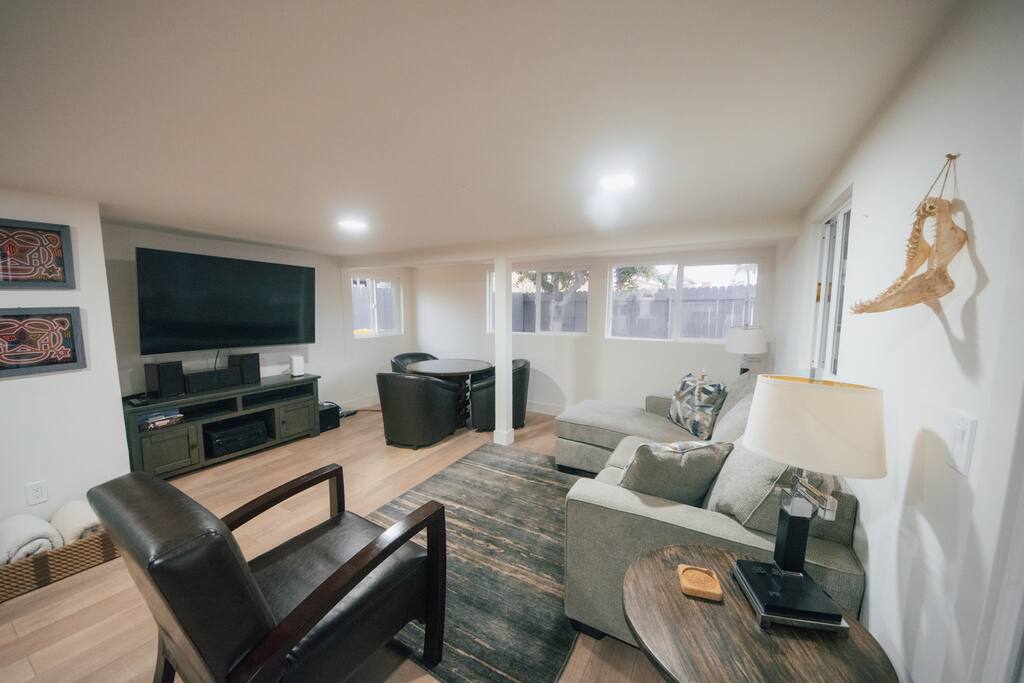 Airbnb SoCal Living, Space, Yard, Park & Central!
