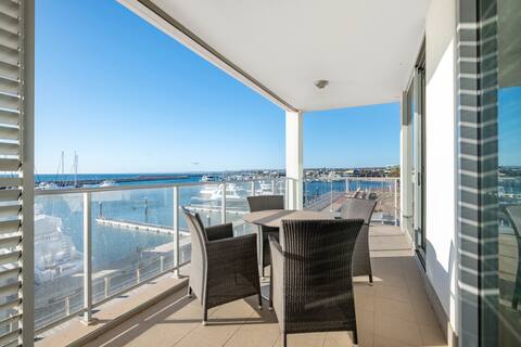 Beautiful Marina View Apartment