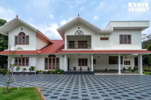 Spice Notes 5BHK w/ Private Lawn @ Munnar