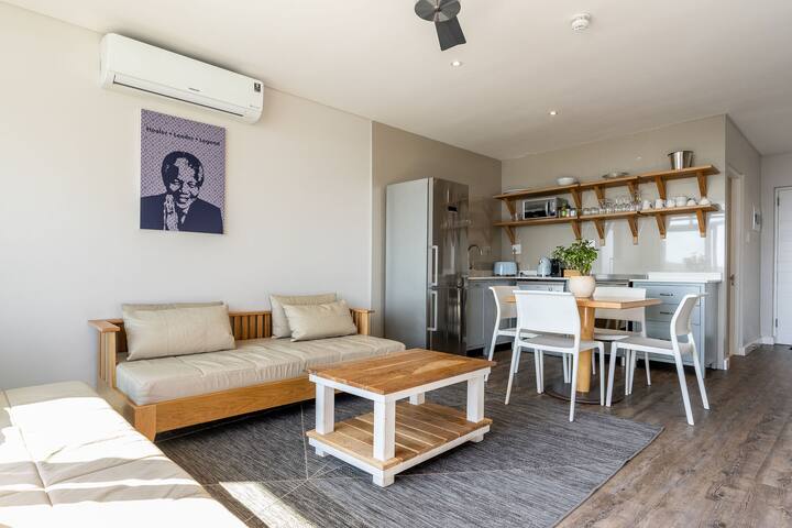 Modern 2 Bedroom Sea View gallery image 4