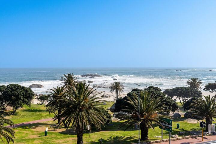 Modern 2 Bedroom Sea View gallery image 3