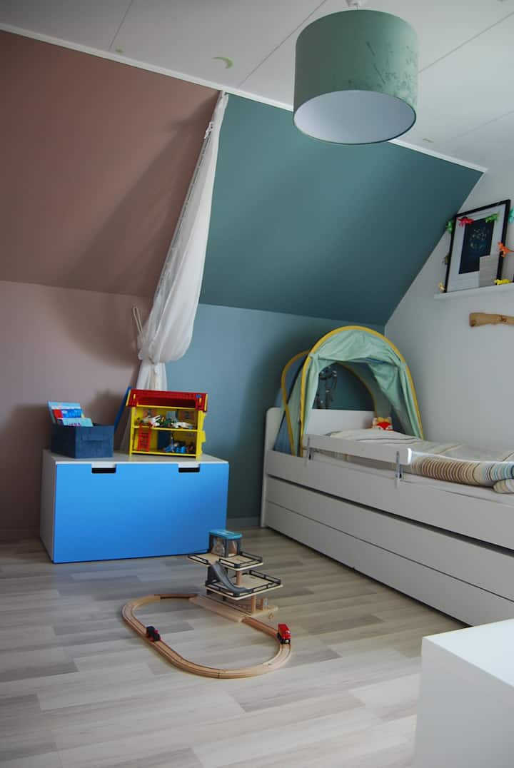 Ubytuje 2 osoby a cestovnú postieľku pre deti