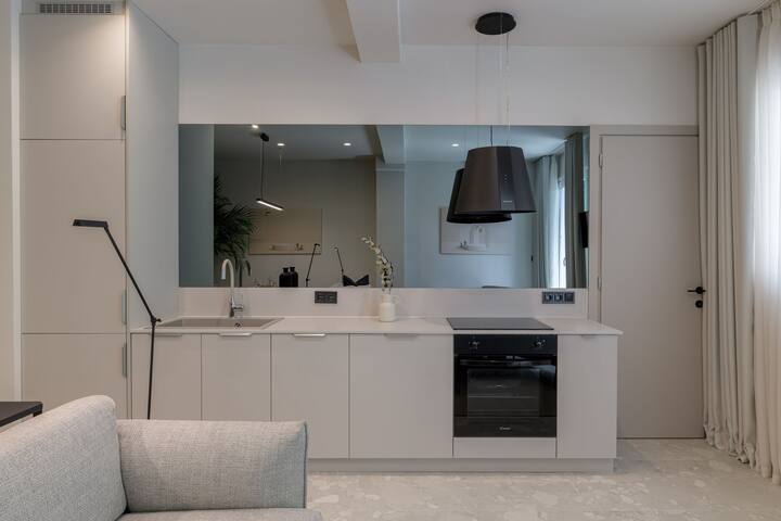 Penthouse with View & Jacuzzi gallery image 4