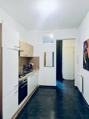 Comfy 3BR Apt for Groups, 10-Min to Währinger Park gallery image 5