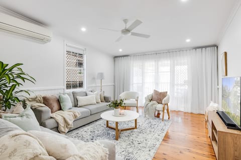 Top performing Airbnb: Jacaranda Cottage | Family Friendly | Walk to CBD in Toowoomba Regional
