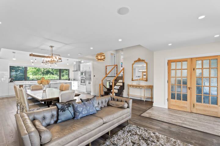 Stylish Exec Retreat | Park Views, Peace & Privacy