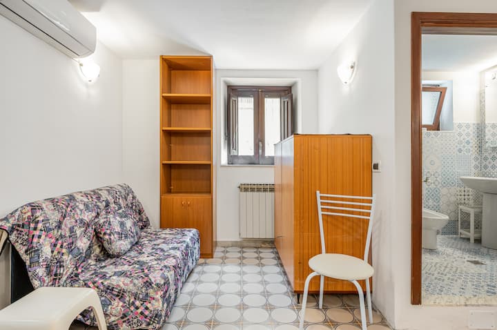 Guesthost - Roomy Central Apt - Heart Of Taormina - Naxos