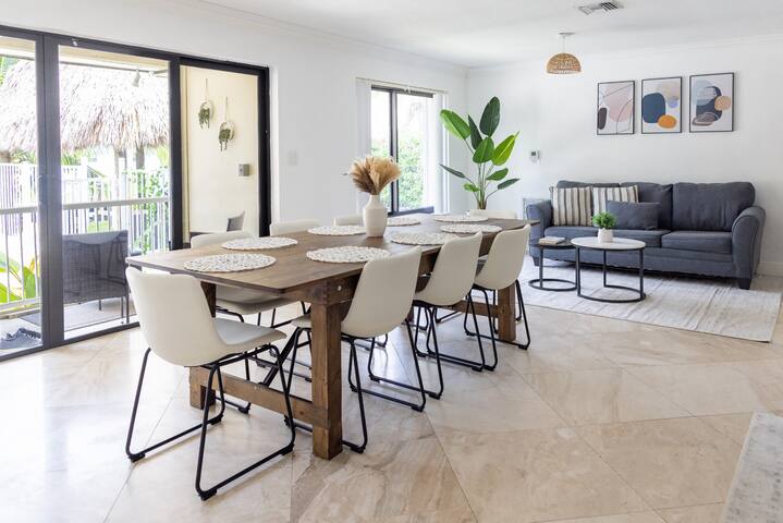 4-min Walk to Beach/Pool/Tiki Canal Boat Dock gallery image 4