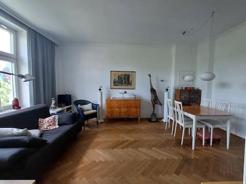 Top performing Airbnb: Small oasis in the middle of Schwabing in Neuschwabing
