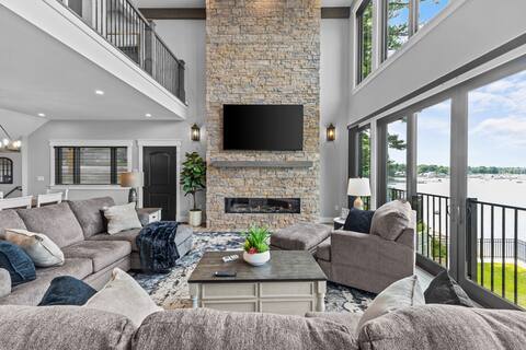 Luxury Lakefront 4BR w/ Beach