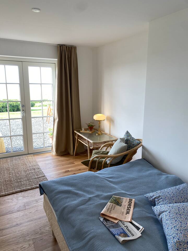 Ოთახი გასასვლელით, ზღვის ხედით და ორადგილიანი საწოლით 140 სმ.