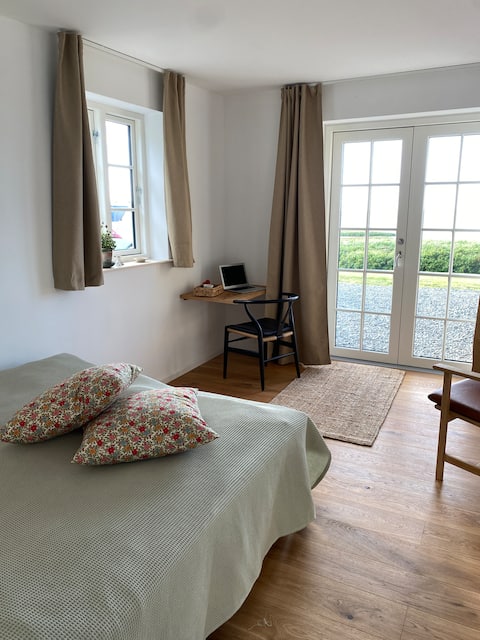 2 rooms. Ocean view, tranquility, fishing rentals, close to attractions