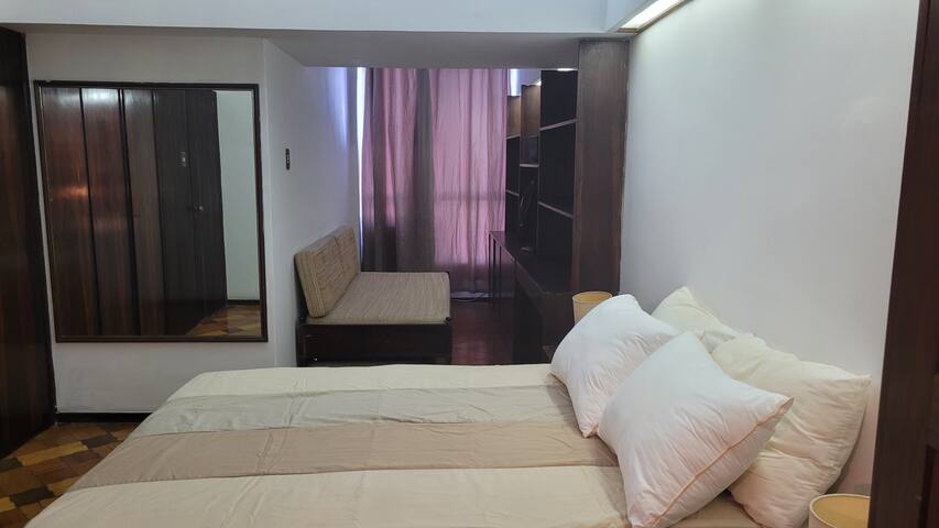 Amplo ap de frente pro Mar, no Leme gallery image 4