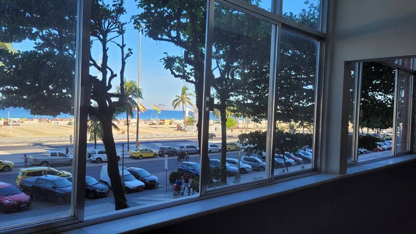 Amplo ap de frente pro Mar, no Leme gallery image 2