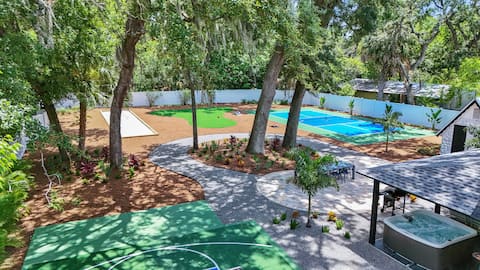 Luxury 9 Bedroom Retreat | Heated Pool - Hot Tub