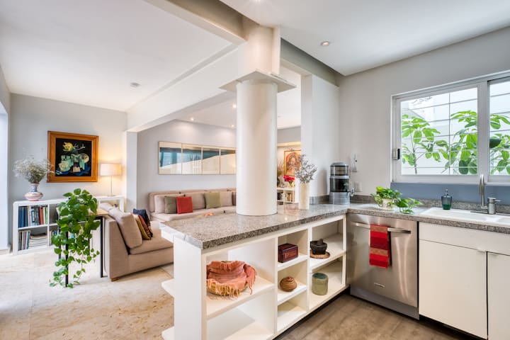Outstanding, spacious, 3-bedroom gem in Condesa