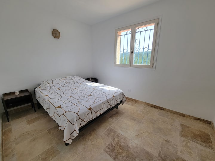 Chambre 3 avec vue sur les collines