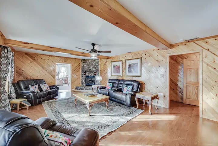 King Size Comfort In Rustic Ranch Hideaway - Corsicana, TX