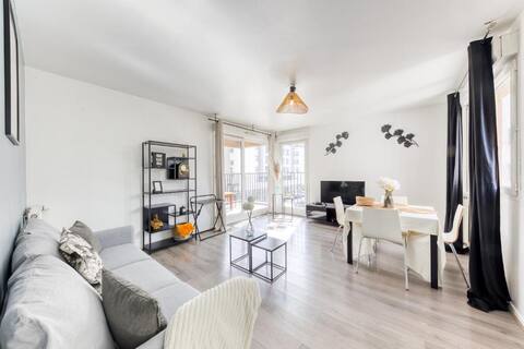Close to Orly Airport: Comfortable Accommodation
