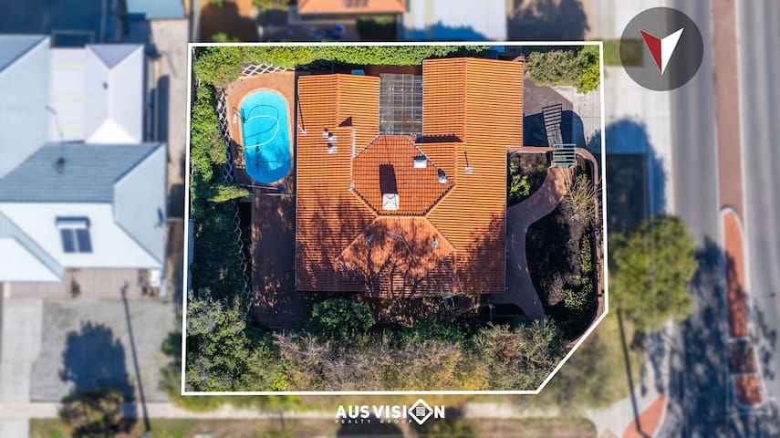 Golf Course and Beach Haven with Pool 5×2