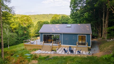 Black Dør Barn | Lux Brattleboro Nature Escape