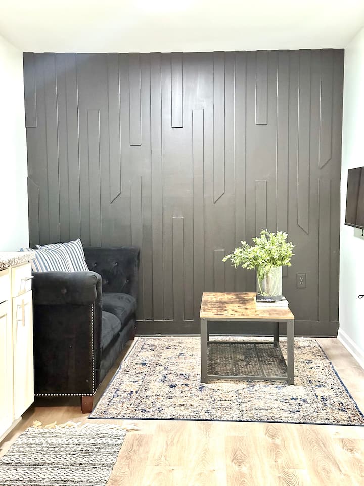 2 Bedroom Rustic Duplex-free Parking - Gotham City, Austell
