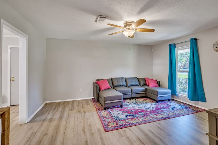 Beautiful Beach Home 4 Blocks From Beach W/sunroom - Ocean Springs, MS