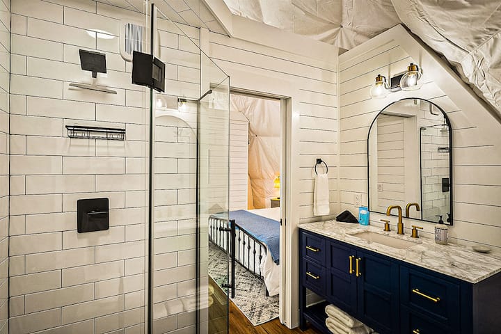 Luxury Twin Falls Dome at Center Hill Lake - Igloos for Rent in