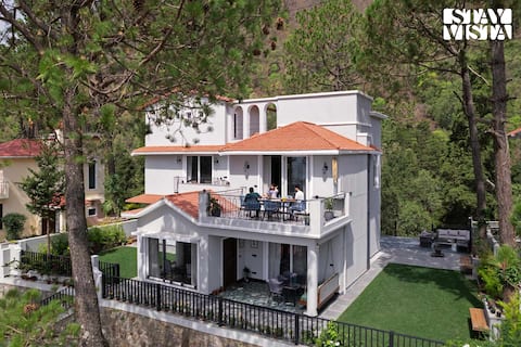 4BR Kaira @ Bhimtal w/Mountain View & WiFi