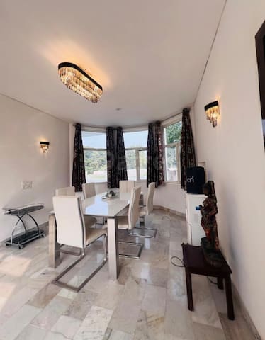 Listing in New Delhi