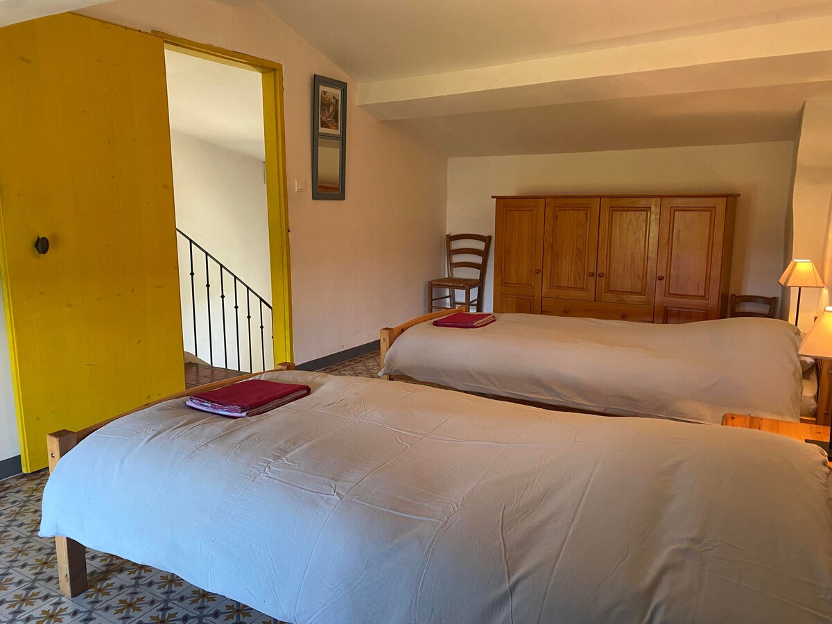 غرفة نوم 3 
الطابق الثاني.