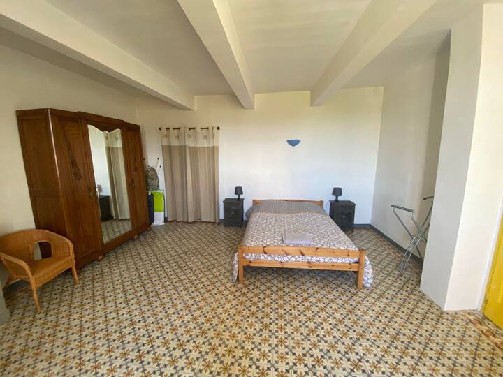 Bedroom 1 : 30m2
1st floor large wardrobe, crib