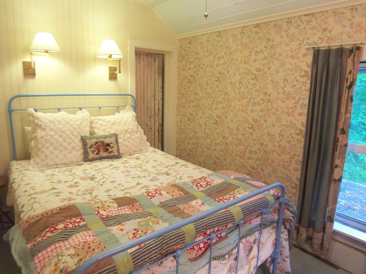 Chambre Queen avec salle de bain attenante ½ salle de bain