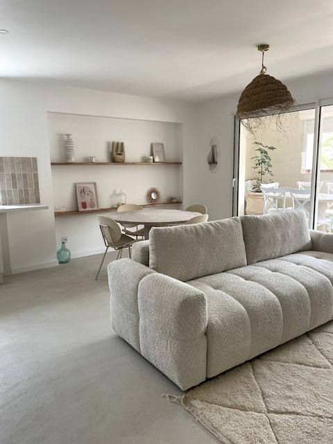 Luxury apartment near beach