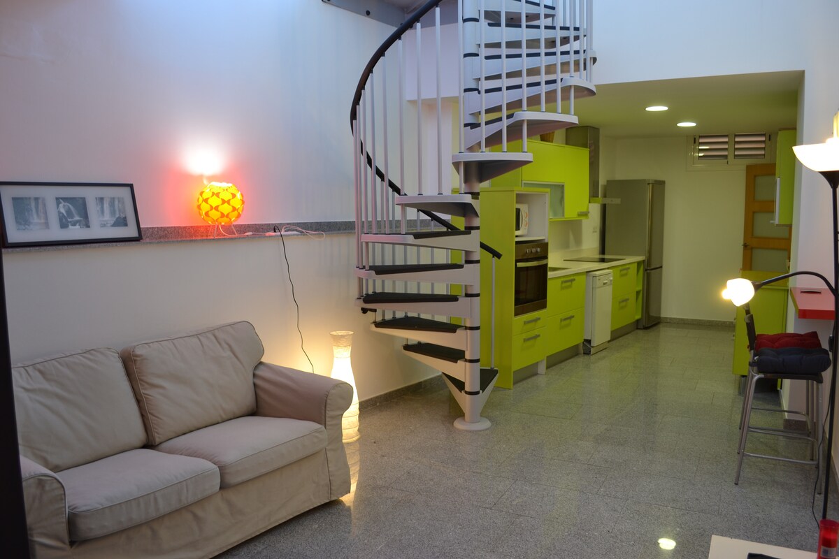 Popular Airbnb listing: Ground floor with terrace in Barcelona in El Carmel